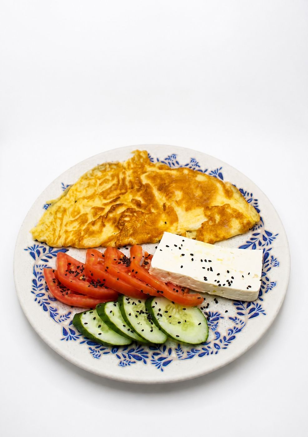 Omelette with white cheese, tomato and cucumber